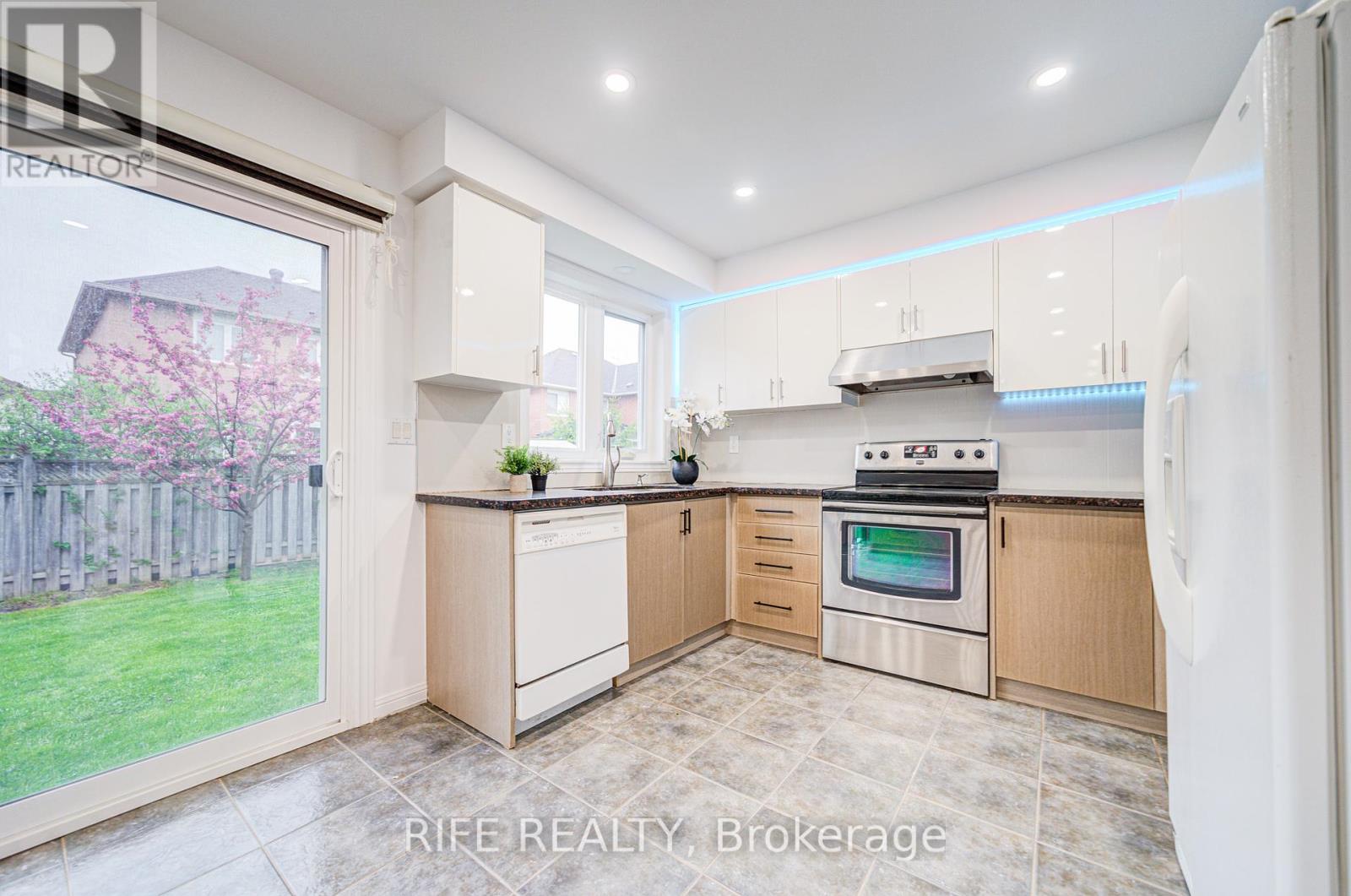 613 William Berczy Boulevard, Markham, Ontario  L6C 2B6 - Photo 14 - N12191404