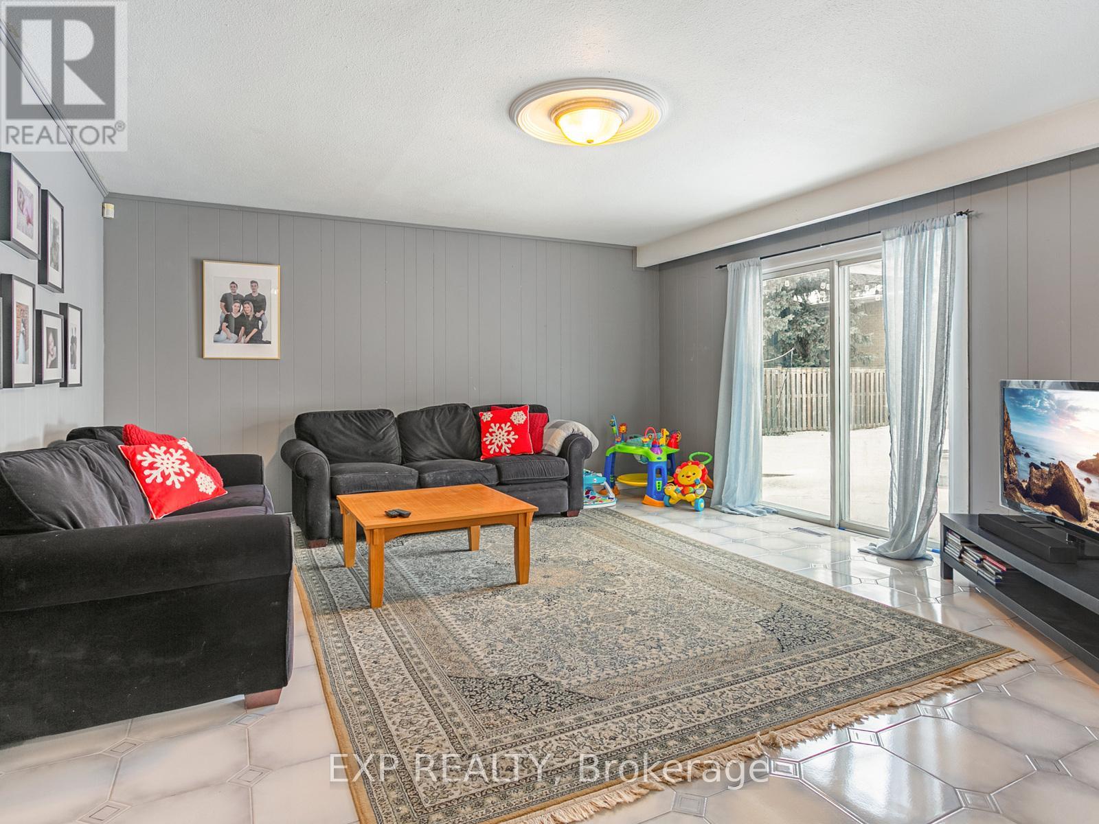 146 Weldrick Road W, Richmond Hill, Ontario  L4C 3V1 - Photo 12 - N12191456