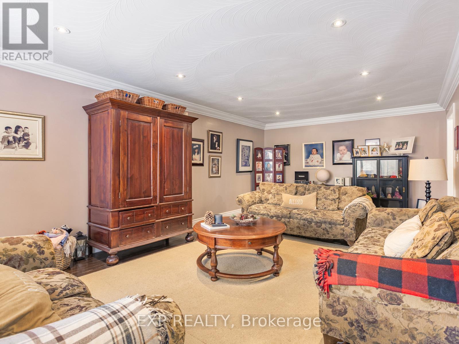 146 Weldrick Road W, Richmond Hill, Ontario  L4C 3V1 - Photo 8 - N12191456