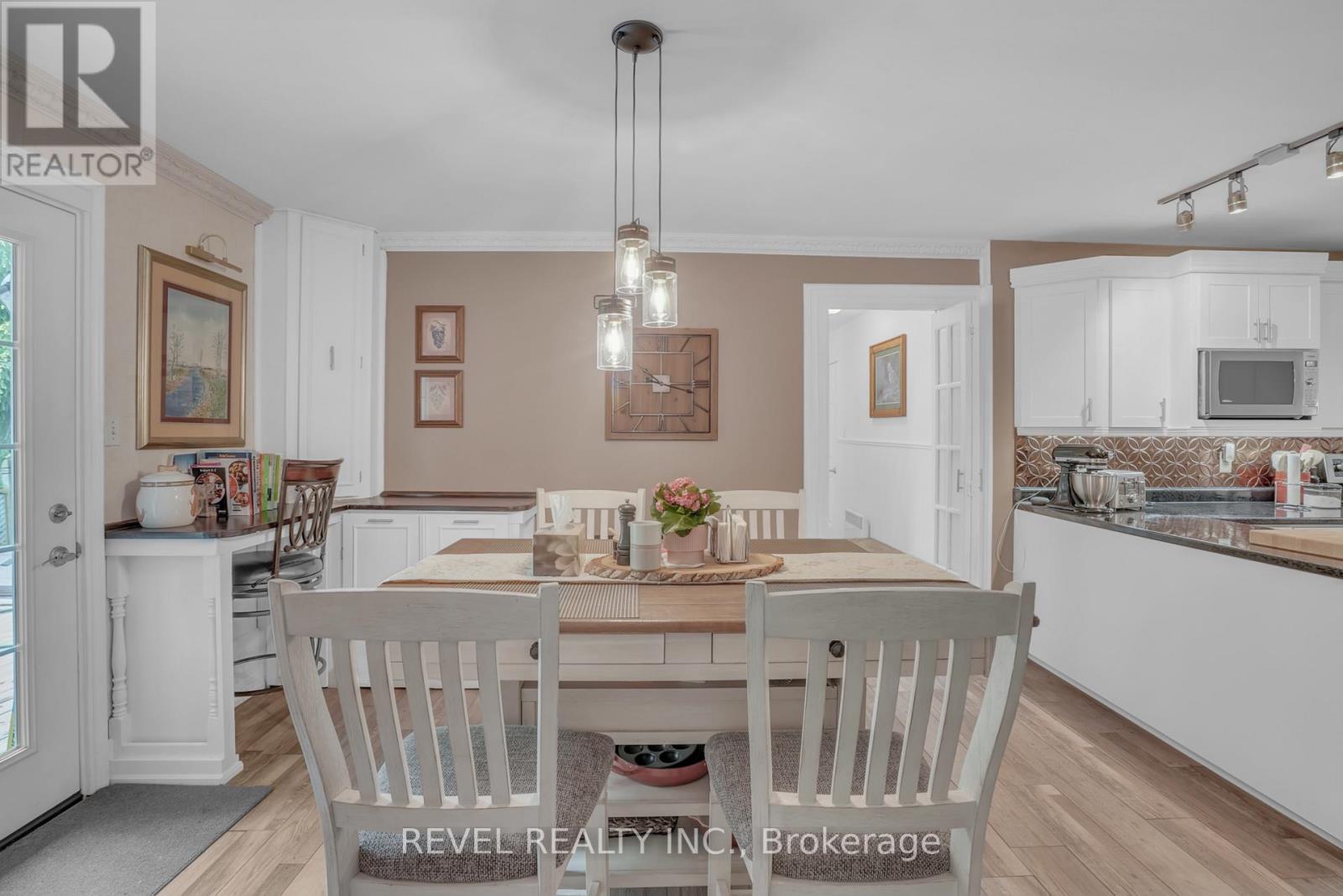 59 Withall Grove, Tiny, Ontario  L0L 2T0 - Photo 12 - S12191432