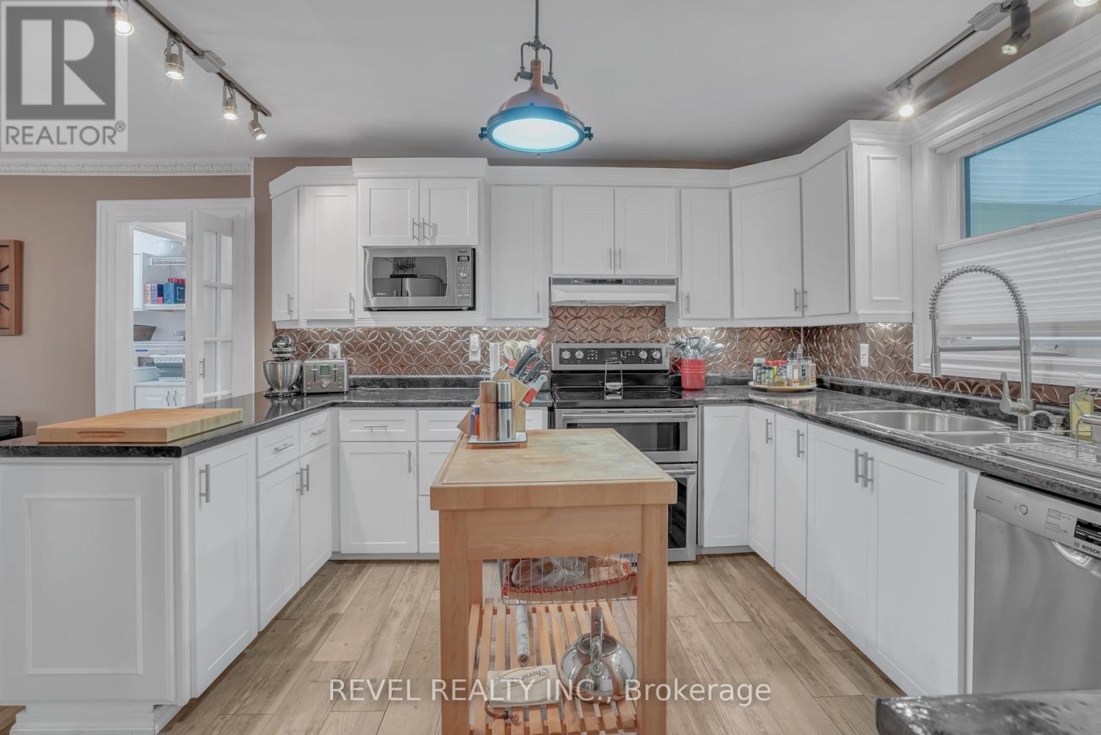 59 Withall Grove, Tiny, Ontario  L0L 2T0 - Photo 17 - S12191432
