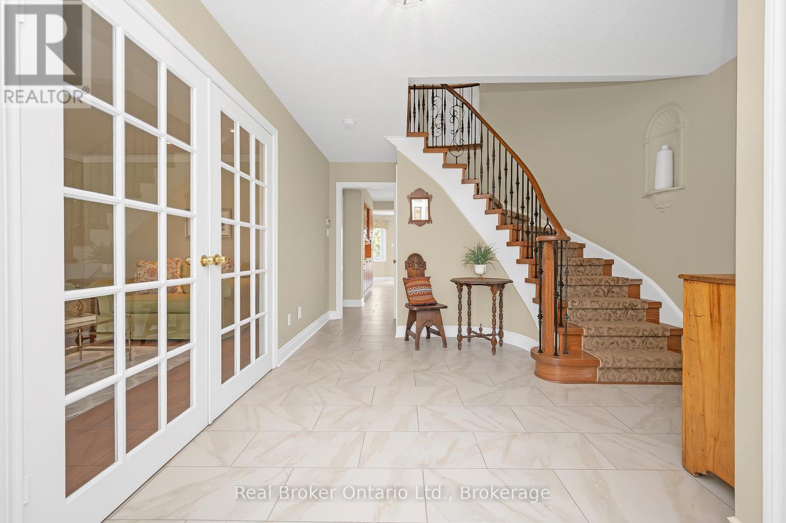 2015 Grosvenor Street, Oakville, Ontario  L6H 5A2 - Photo 4 - W12191664