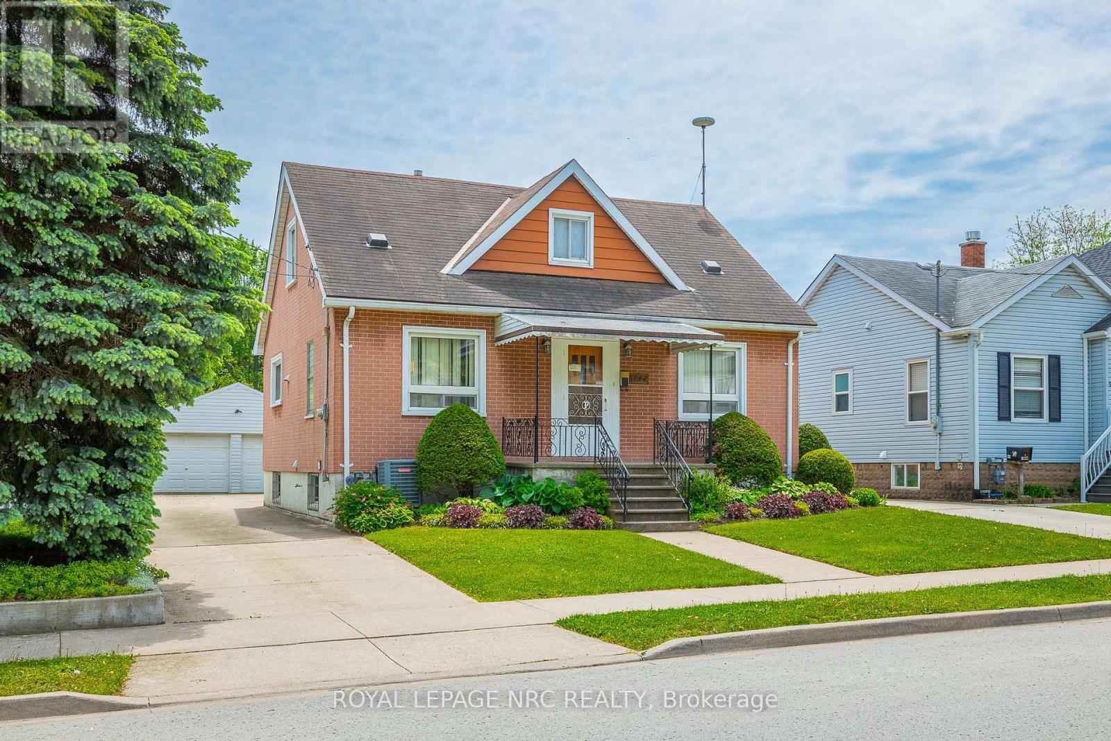 5742 Robinson Street, Niagara Falls, Ontario  L2G 2B2 - Photo 1 - X12191740