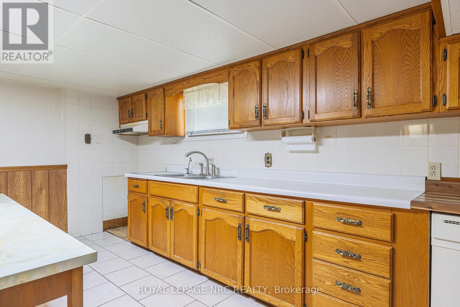 5742 Robinson Street, Niagara Falls, Ontario  L2G 2B2 - Photo 24 - X12191740