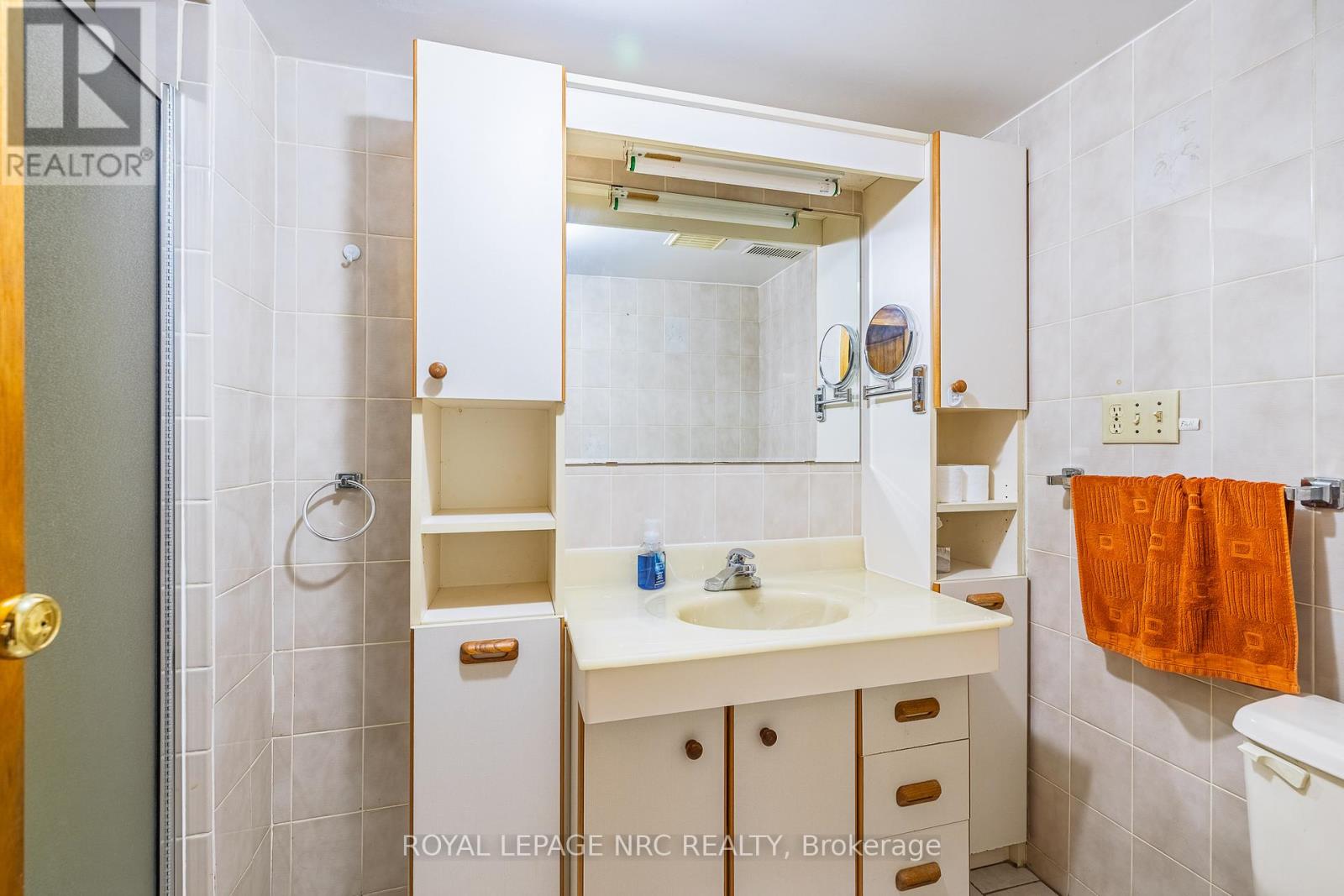 5742 Robinson Street, Niagara Falls, Ontario  L2G 2B2 - Photo 26 - X12191740
