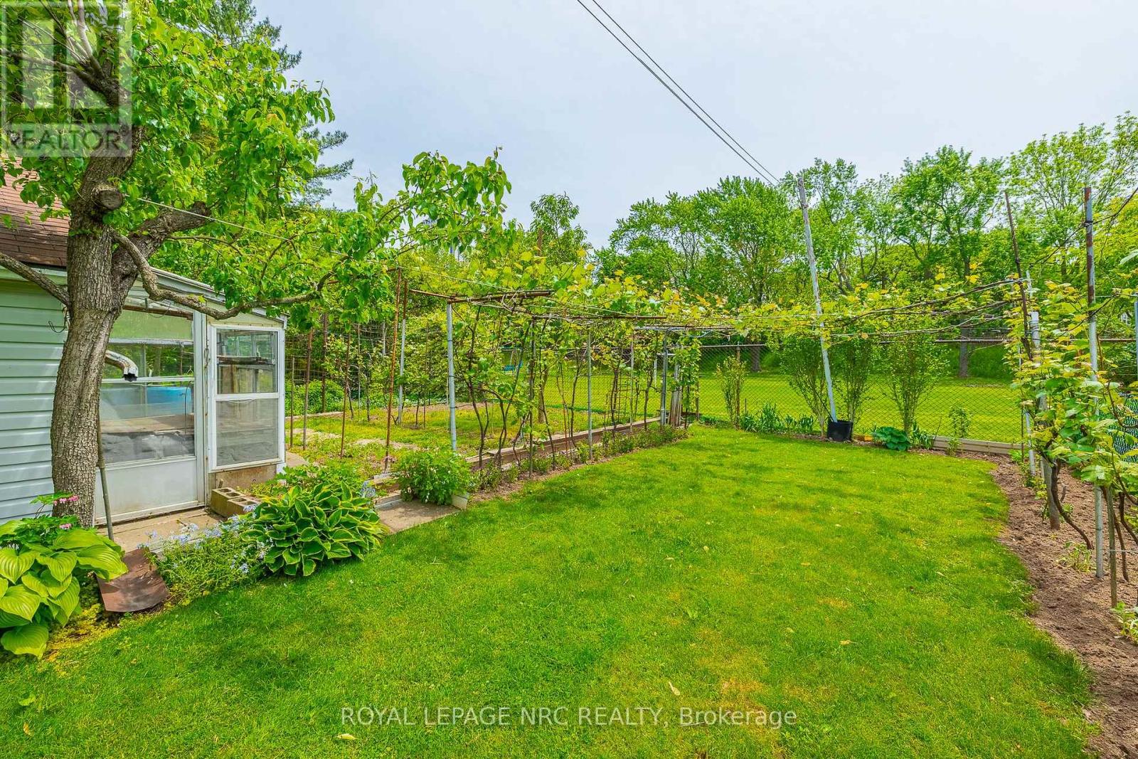 5742 Robinson Street, Niagara Falls, Ontario  L2G 2B2 - Photo 37 - X12191740