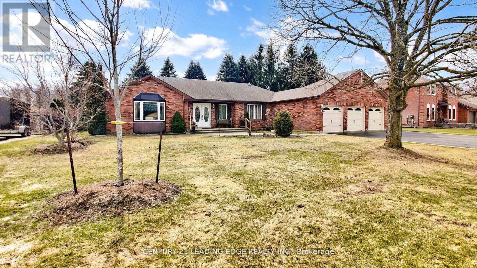 25 Colleen Crescent, Caledon, Ontario  L7C 1E8 - Photo 2 - W12191430