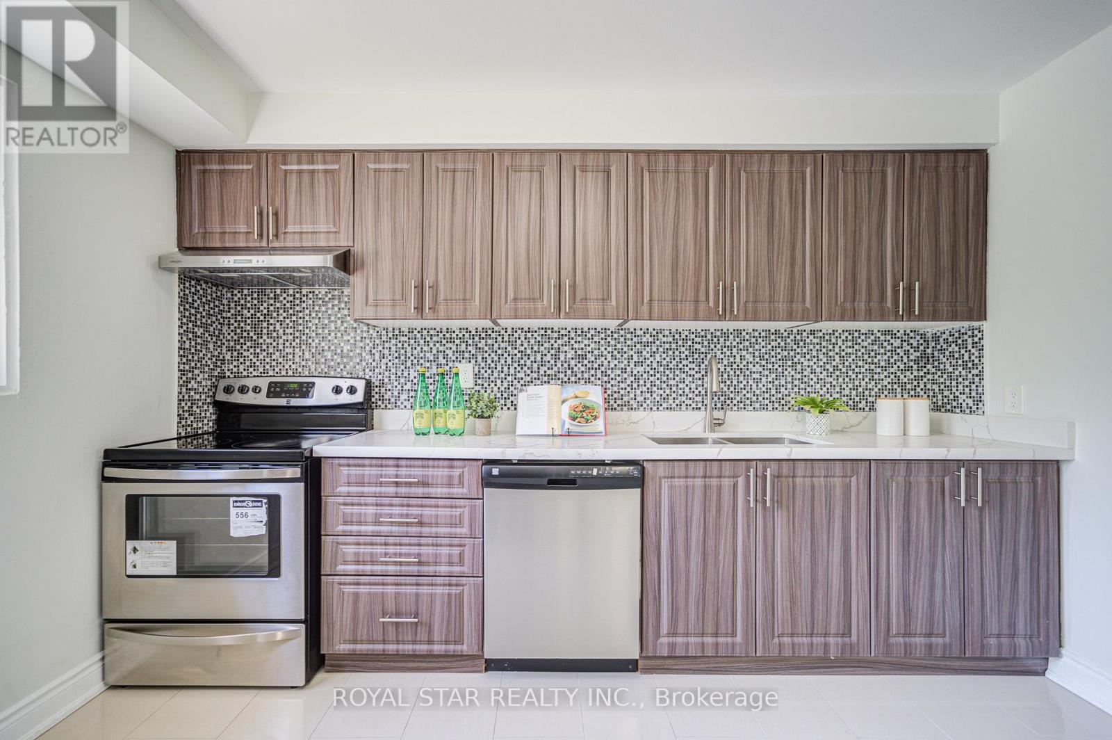 97 - 400 Mississauga Valley Boulevard, Mississauga, Ontario  L5A 3N6 - Photo 5 - W12191576