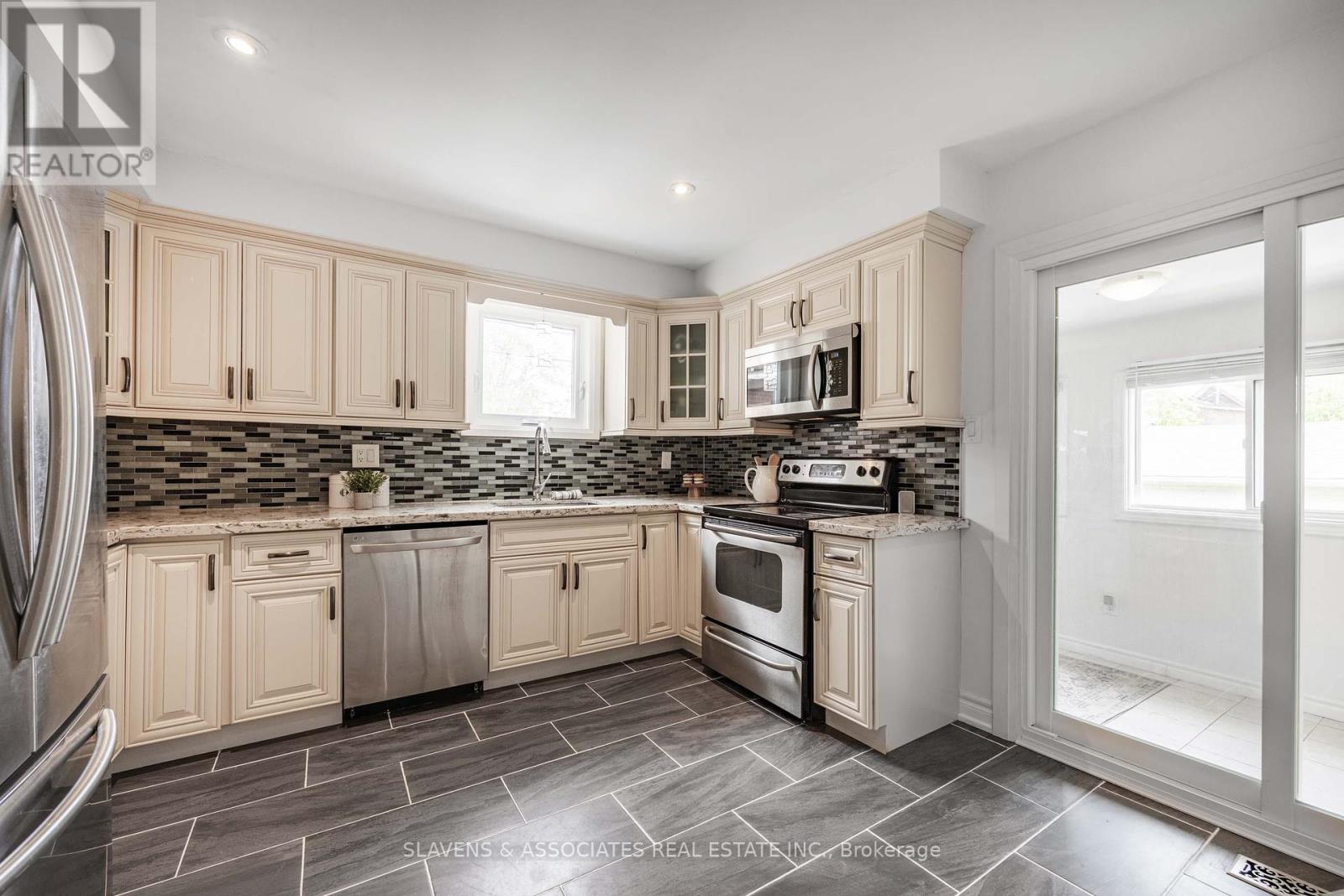 759 Shaw Street, Toronto (Dovercourt-Wallace Emerson-Junction), Ontario  M6G 3L9 - Photo 7 - W12191602