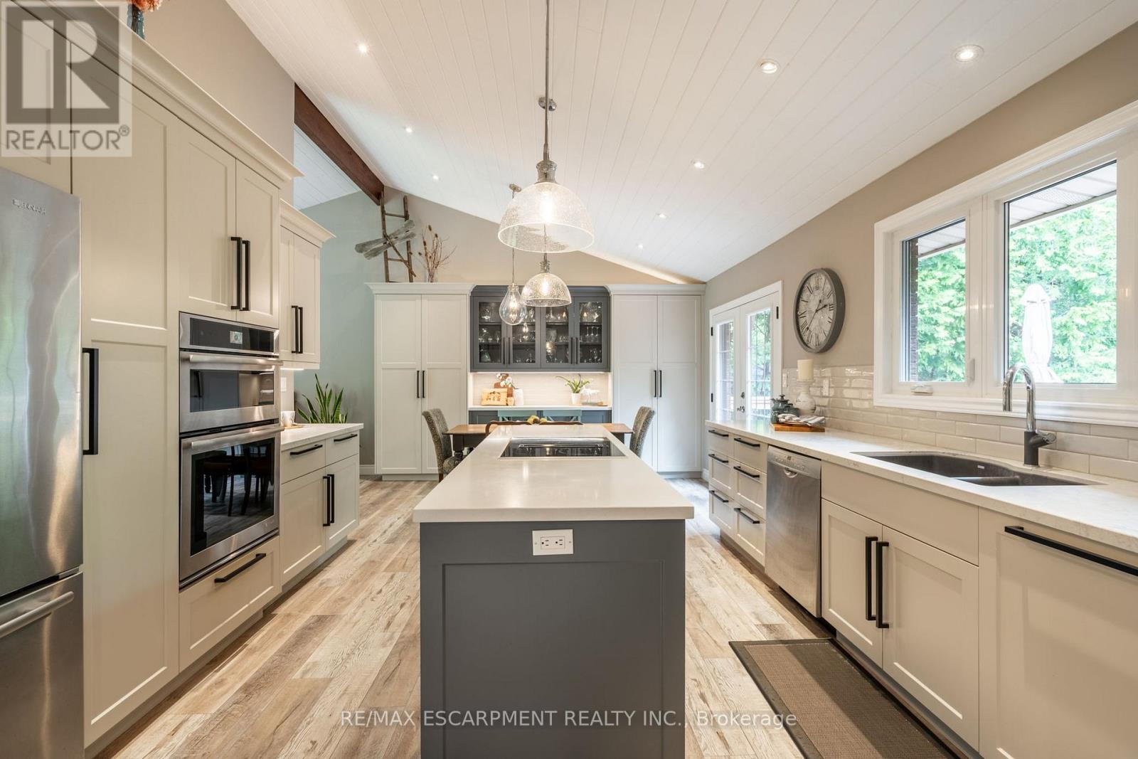 7575 Milburough Line, Milton (Campbellville), Ontario  L0P 1B0 - Photo 13 - W12191608