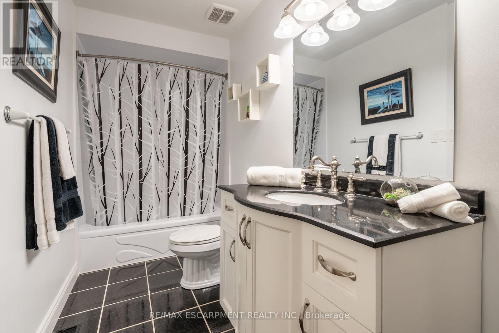 7575 Milburough Line, Milton, Ontario  L0P 1B0 - Photo 21 - W12191608