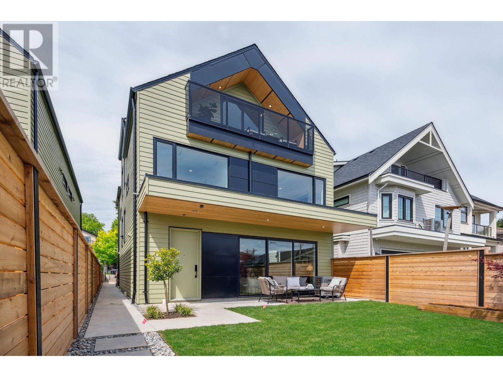 2 4748 ARGYLE STREET, Vancouver, British Columbia