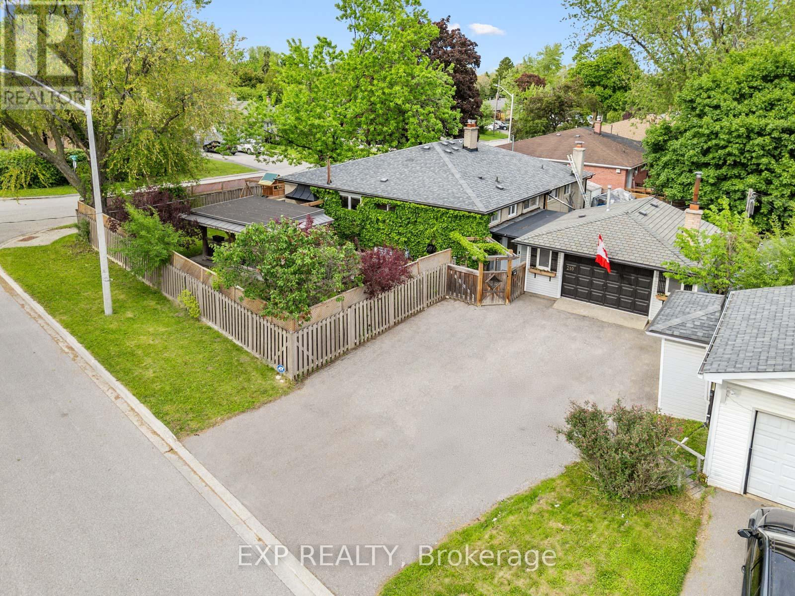 210 Ashlar Road, Richmond Hill, Ontario  L4C 2W6 - Photo 3 - N12190563