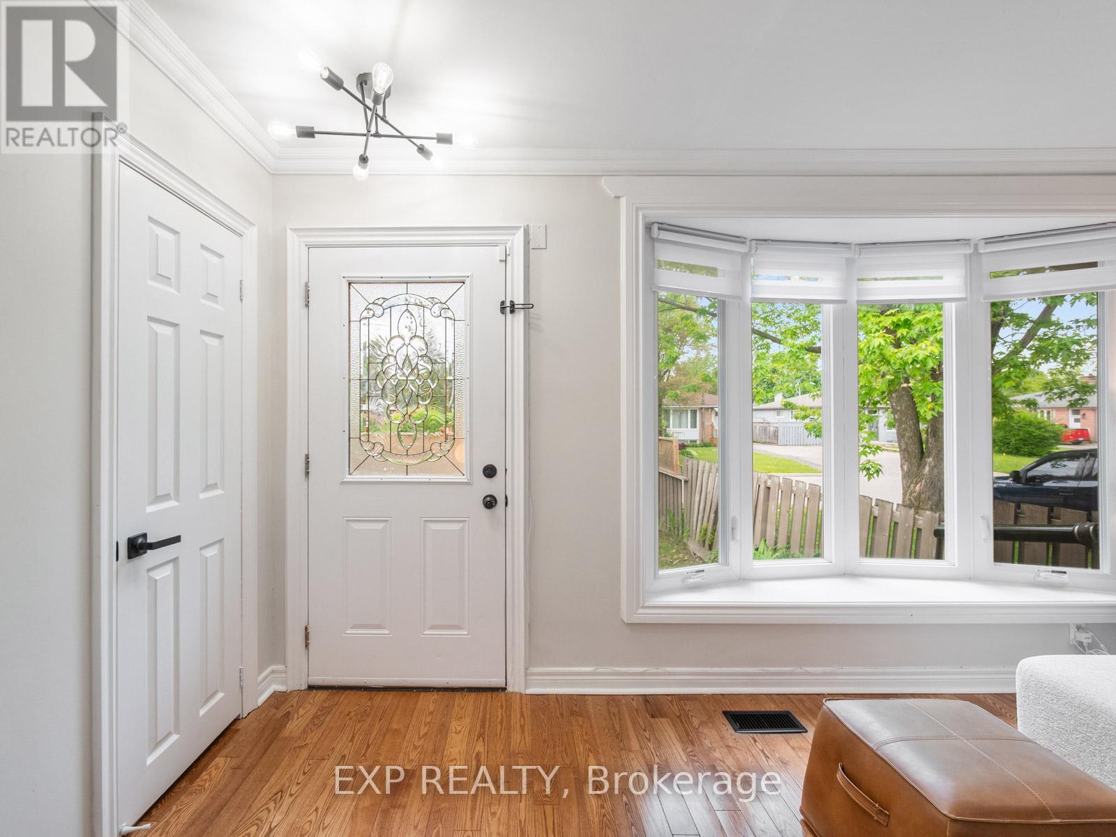 210 Ashlar Road, Richmond Hill, Ontario  L4C 2W6 - Photo 4 - N12190563