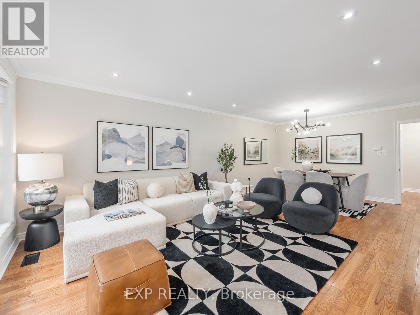 210 Ashlar Road, Richmond Hill, Ontario  L4C 2W6 - Photo 5 - N12190563