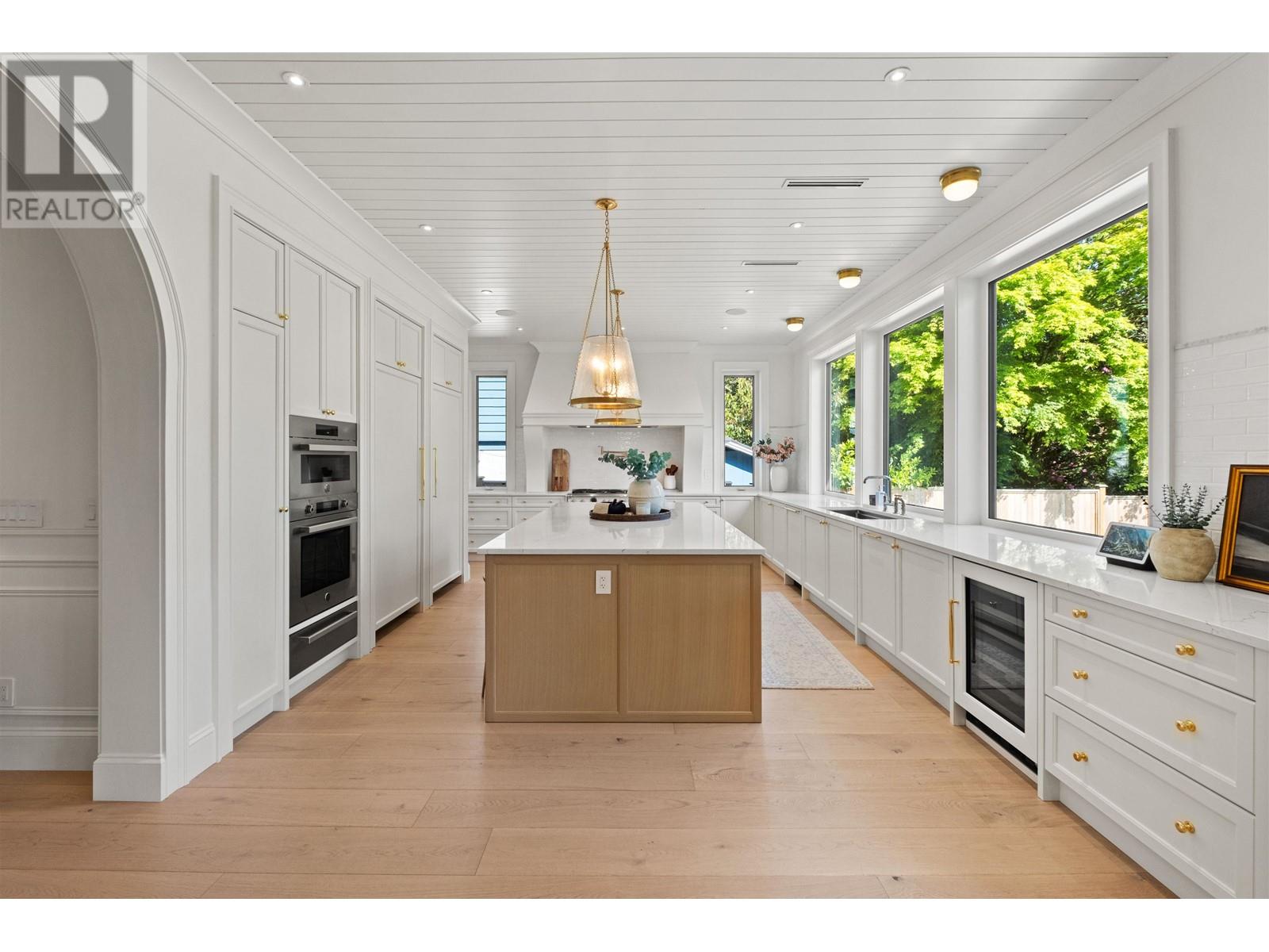 821 E 16th Street, North Vancouver, British Columbia  V7L 2V3 - Photo 3 - R3008261