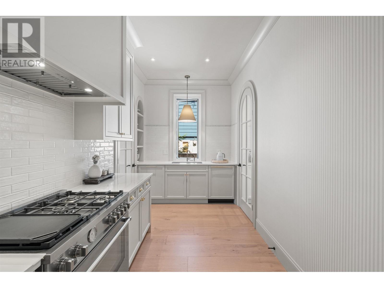 821 E 16th Street, North Vancouver, British Columbia  V7L 2V3 - Photo 6 - R3008261