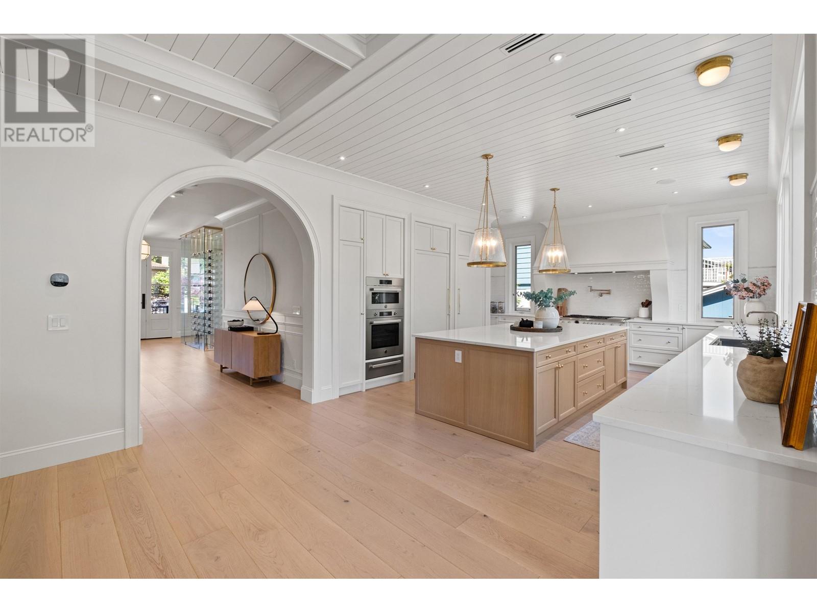 821 E 16th Street, North Vancouver, British Columbia  V7L 2V3 - Photo 2 - R3008261