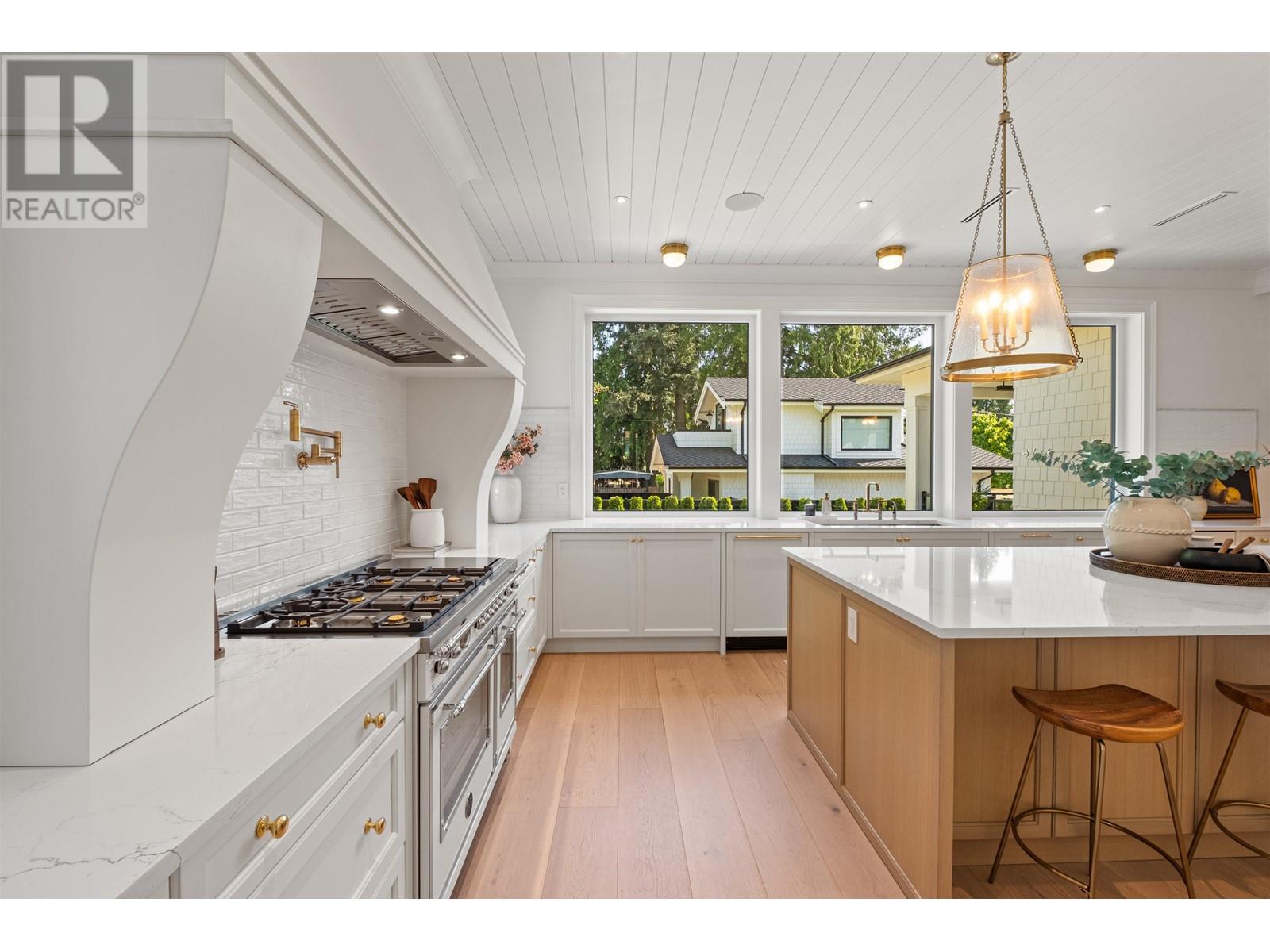 821 E 16th Street, North Vancouver, British Columbia  V7L 2V3 - Photo 5 - R3008261