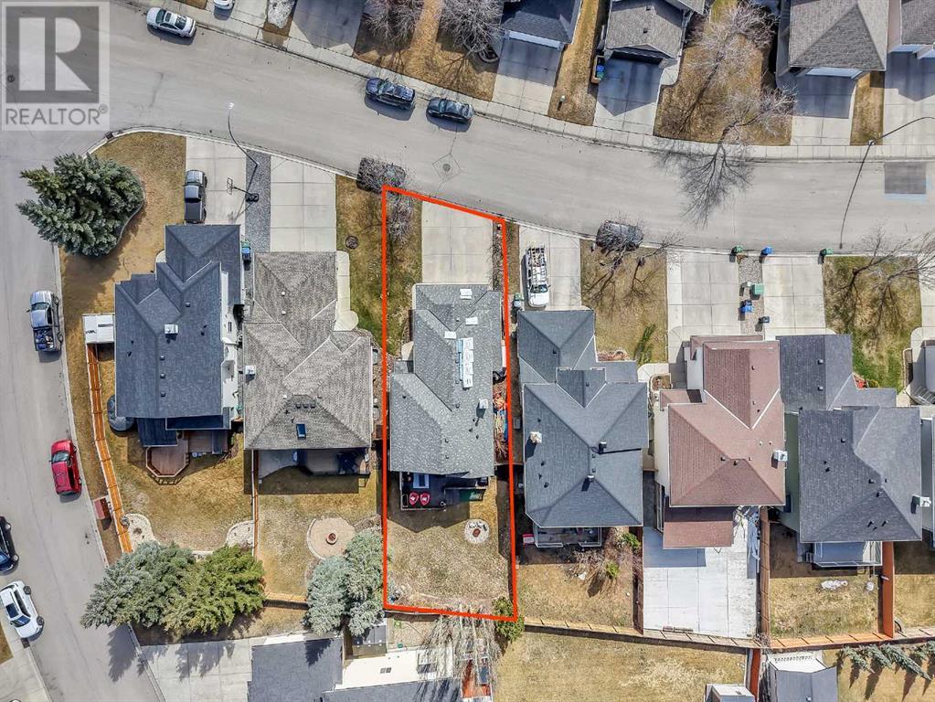 Property at 36 Panorama Hills Manor NW image 3