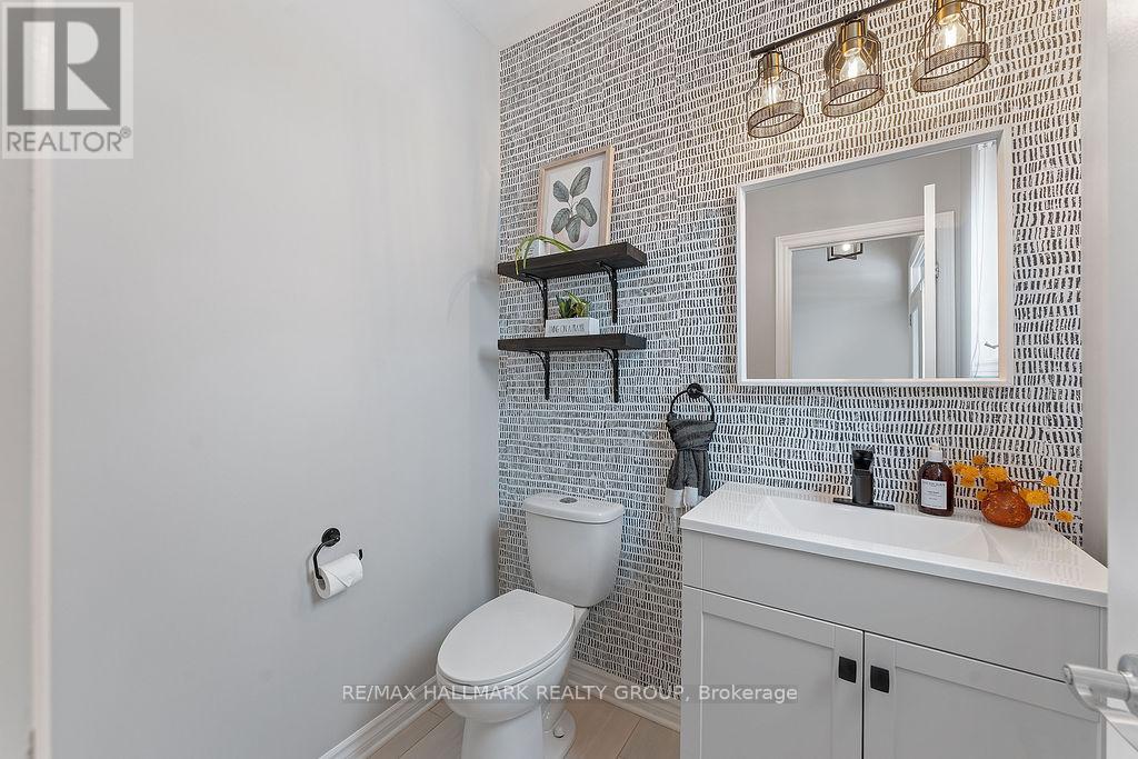 4525 Kelly Farm Drive, Ottawa, Ontario  K1X 0E7 - Photo 4 - X12191718