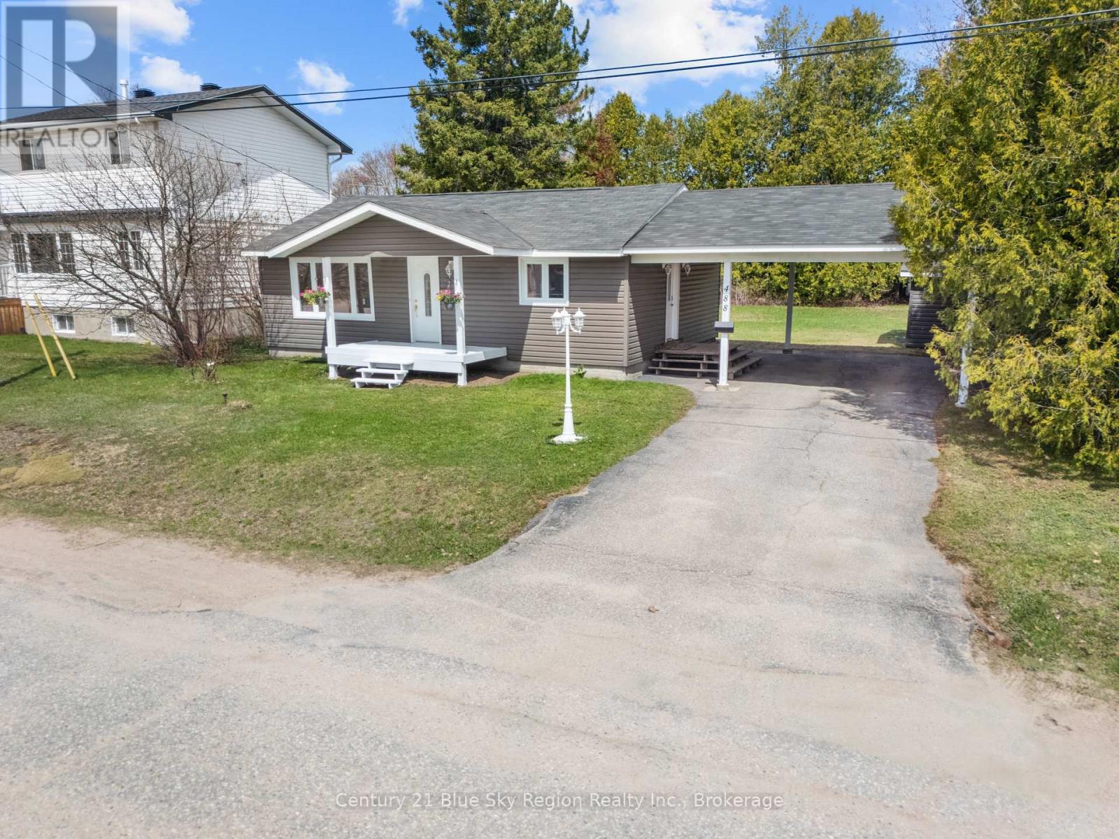 488 Angus Avenue, North Bay, Ontario  P1B 7M1 - Photo 2 - X12191719