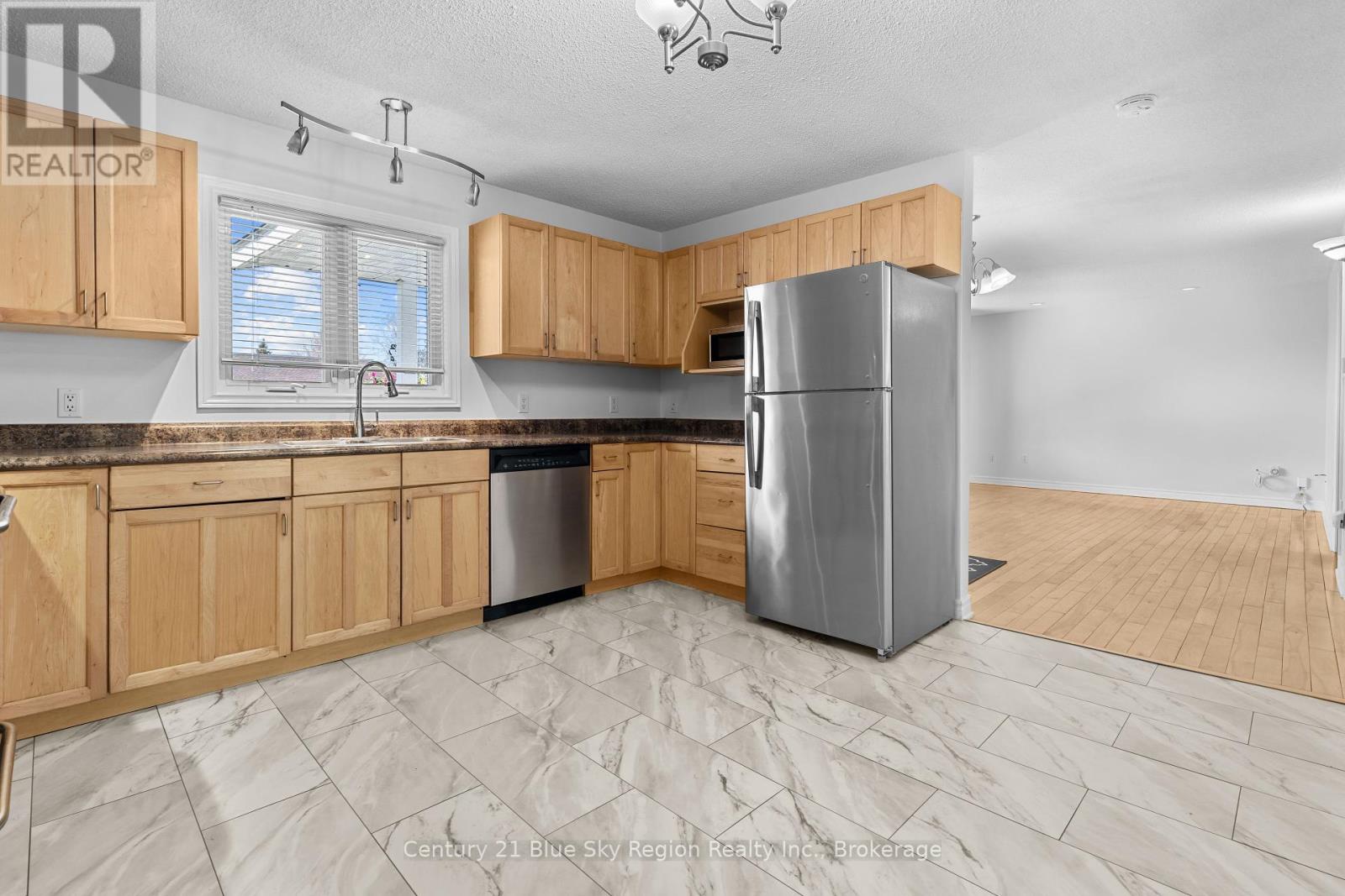 488 Angus Avenue, North Bay, Ontario  P1B 7M1 - Photo 6 - X12191719
