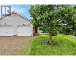 7 VILLAGE Drive, Smithville, Ontario