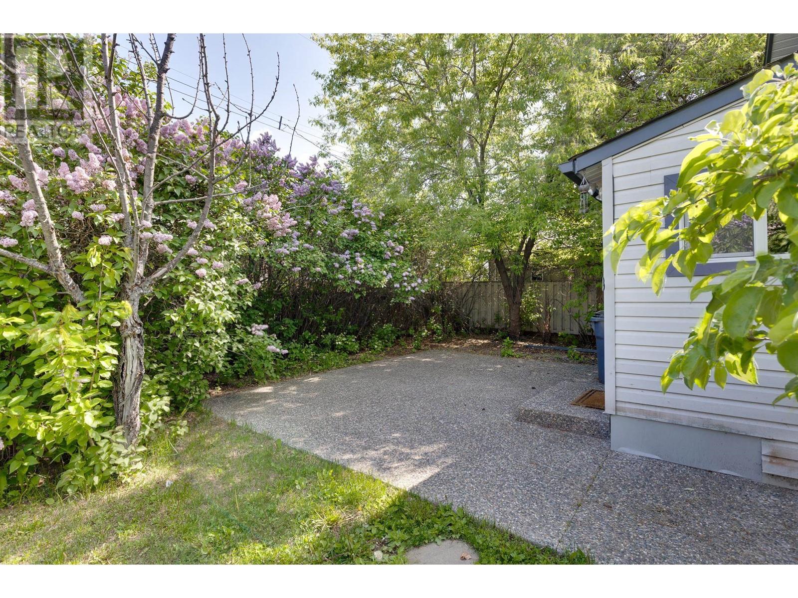 Property at 1934 ROSS CRESCENT image 3