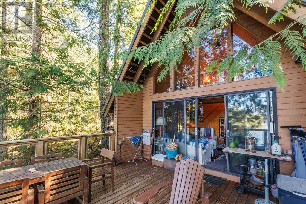 5989 Glen Place, Pender Harbour, British Columbia  V0N 2H1 - Photo 6 - R2976574
