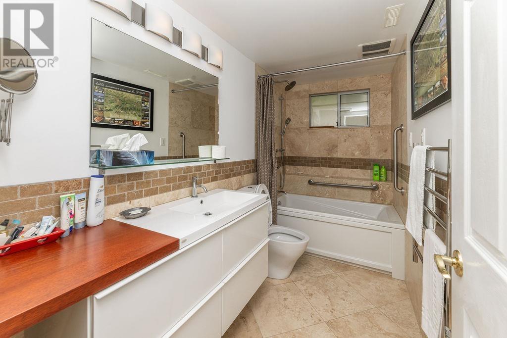 802 Oceanmount Boulevard, Gibsons, British Columbia  V0N 1V8 - Photo 23 - R2991967