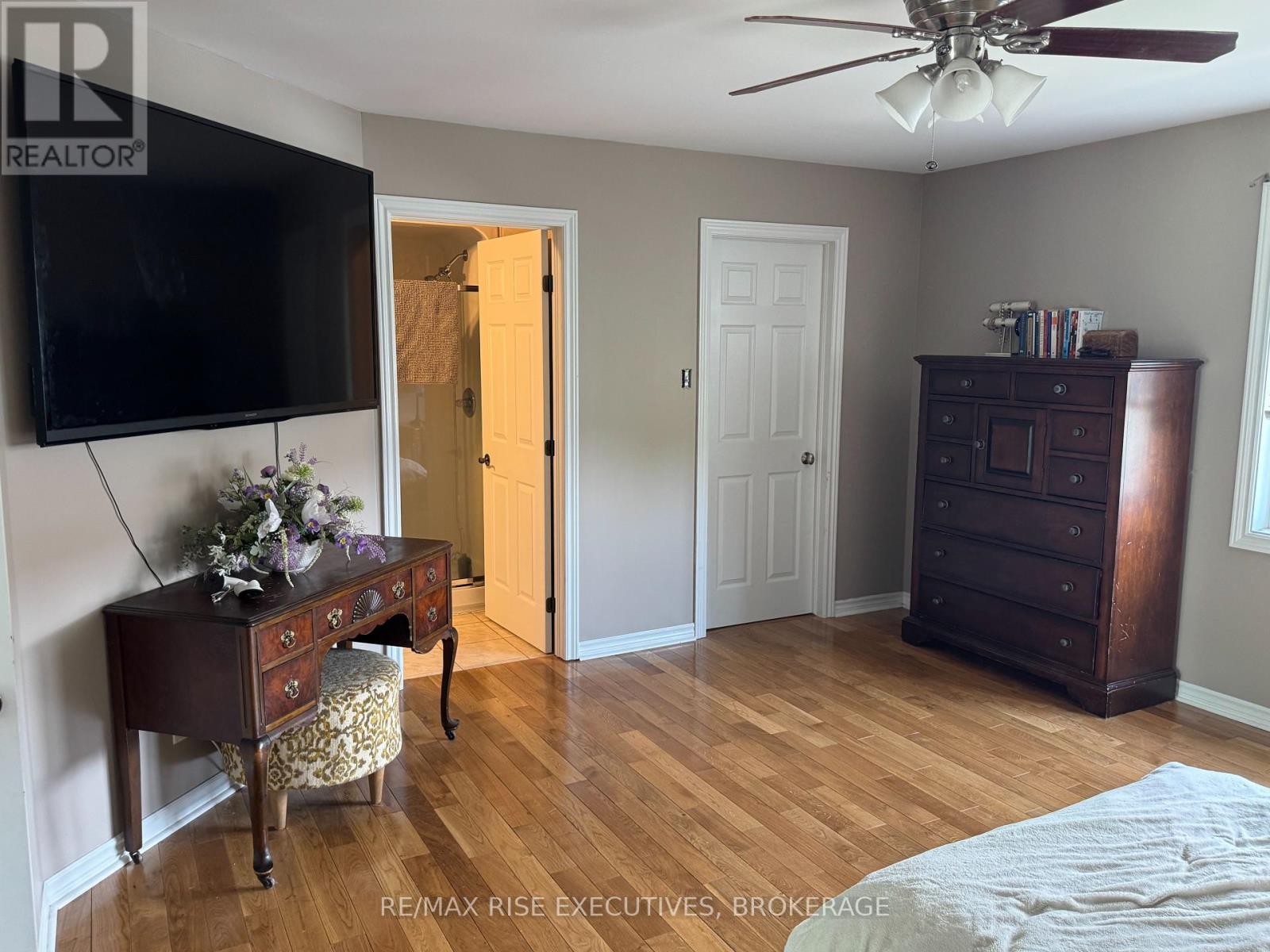 211 Oak Street, Gananoque, Ontario  K7G 2R5 - Photo 8 - X12191763