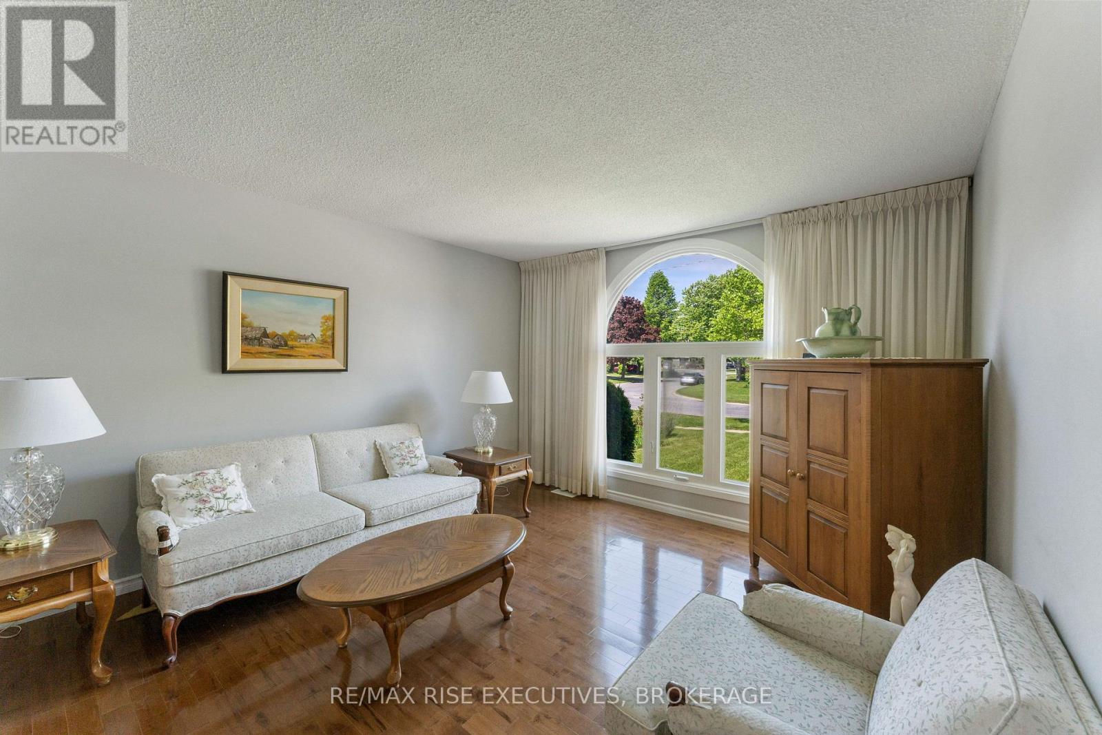 656 Rivermeade Avenue, Kingston, Ontario  K7M 7Z6 - Photo 4 - X12191811