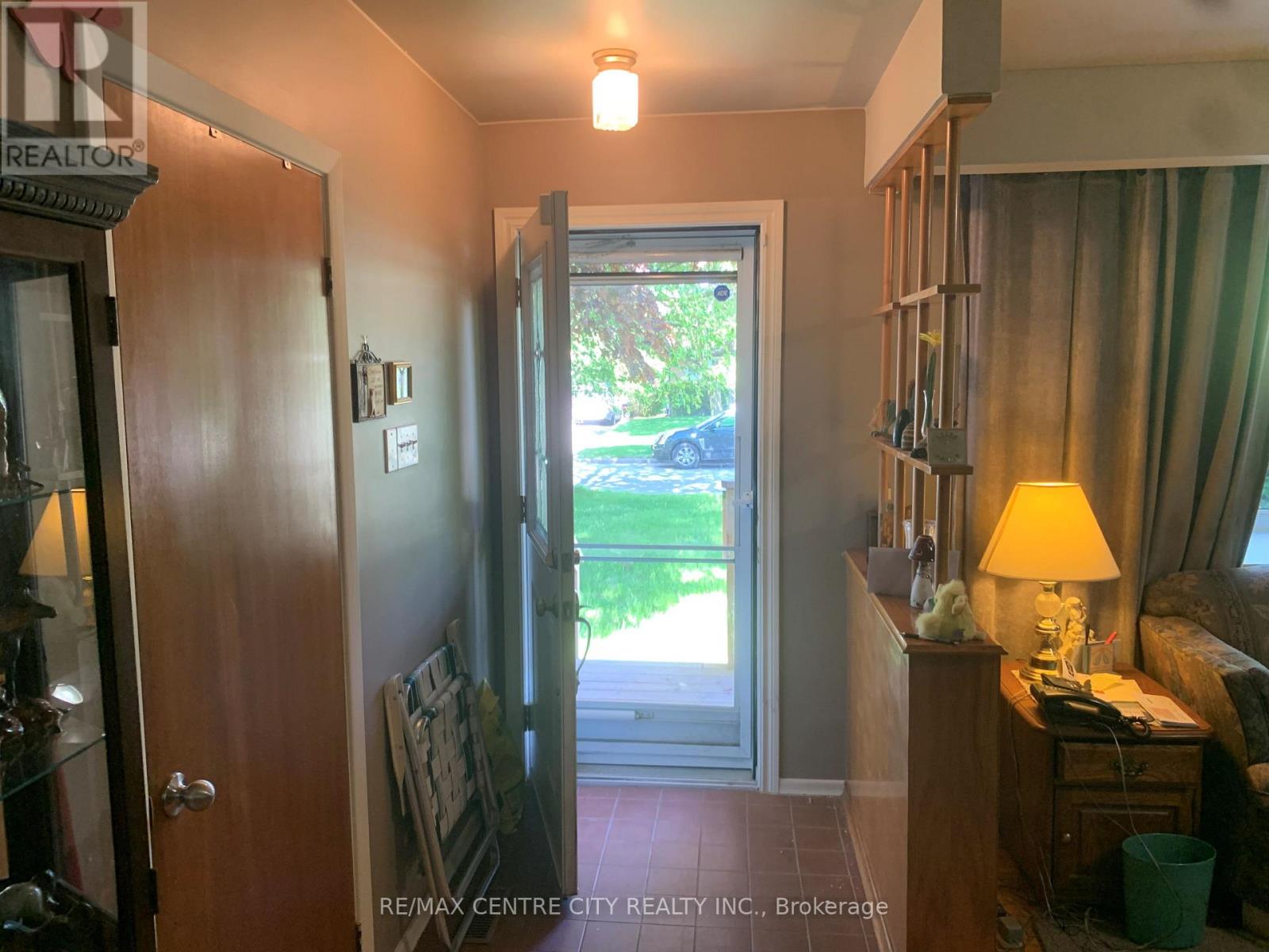 1163 Farnsborough Crescent, London East, Ontario  N5V 2L7 - Photo 2 - X12191820