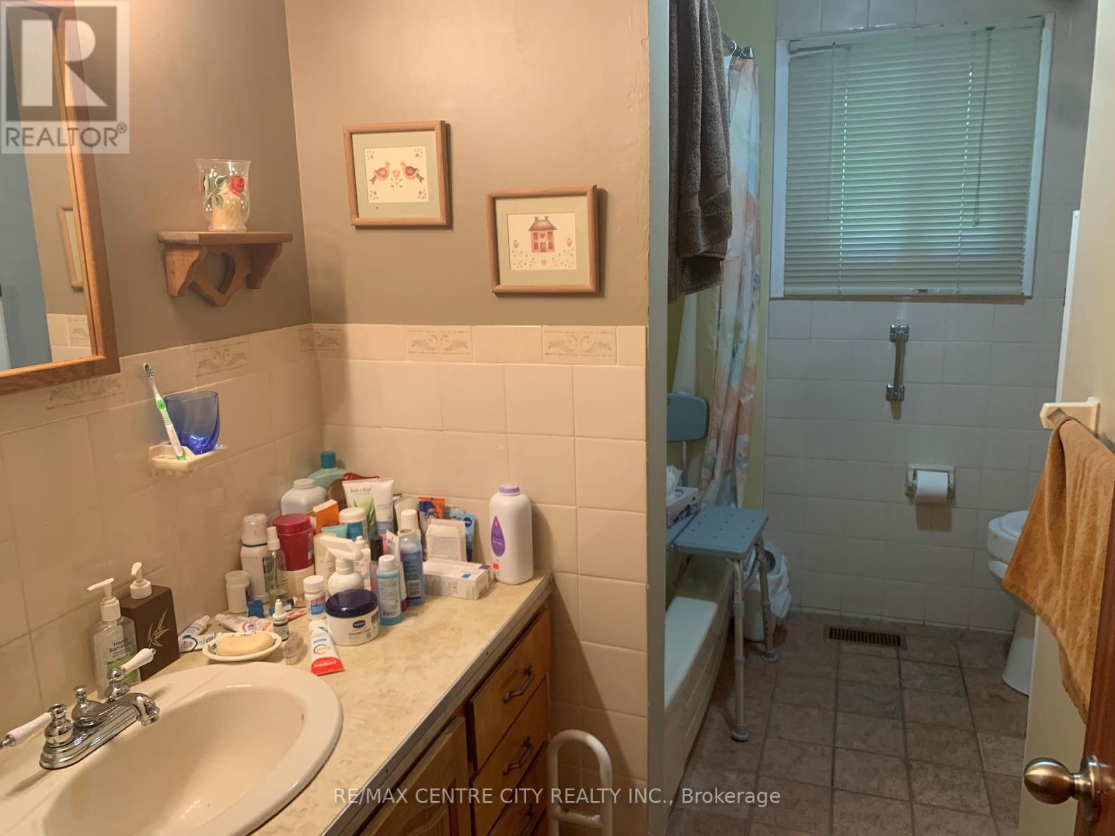 1163 Farnsborough Crescent, London East, Ontario  N5V 2L7 - Photo 8 - X12191820