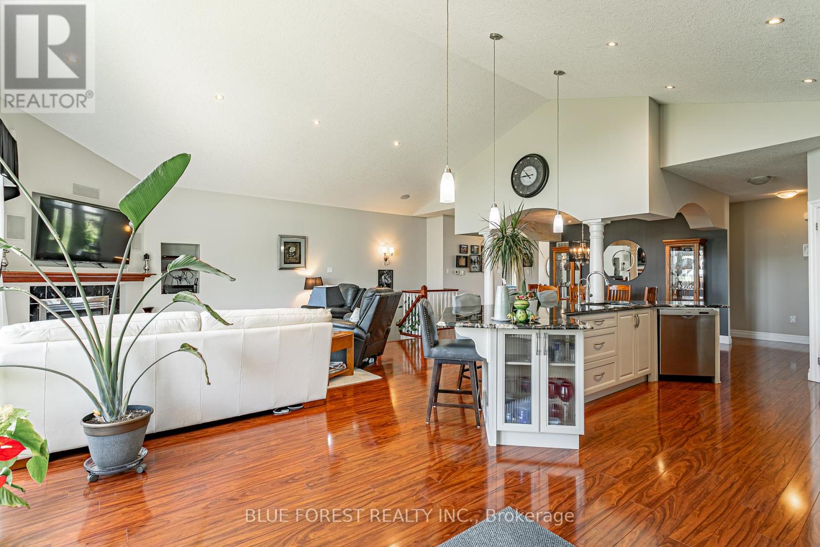 10938 Rogers Road, Malahide, Ontario  N5H 2R6 - Photo 16 - X12191854