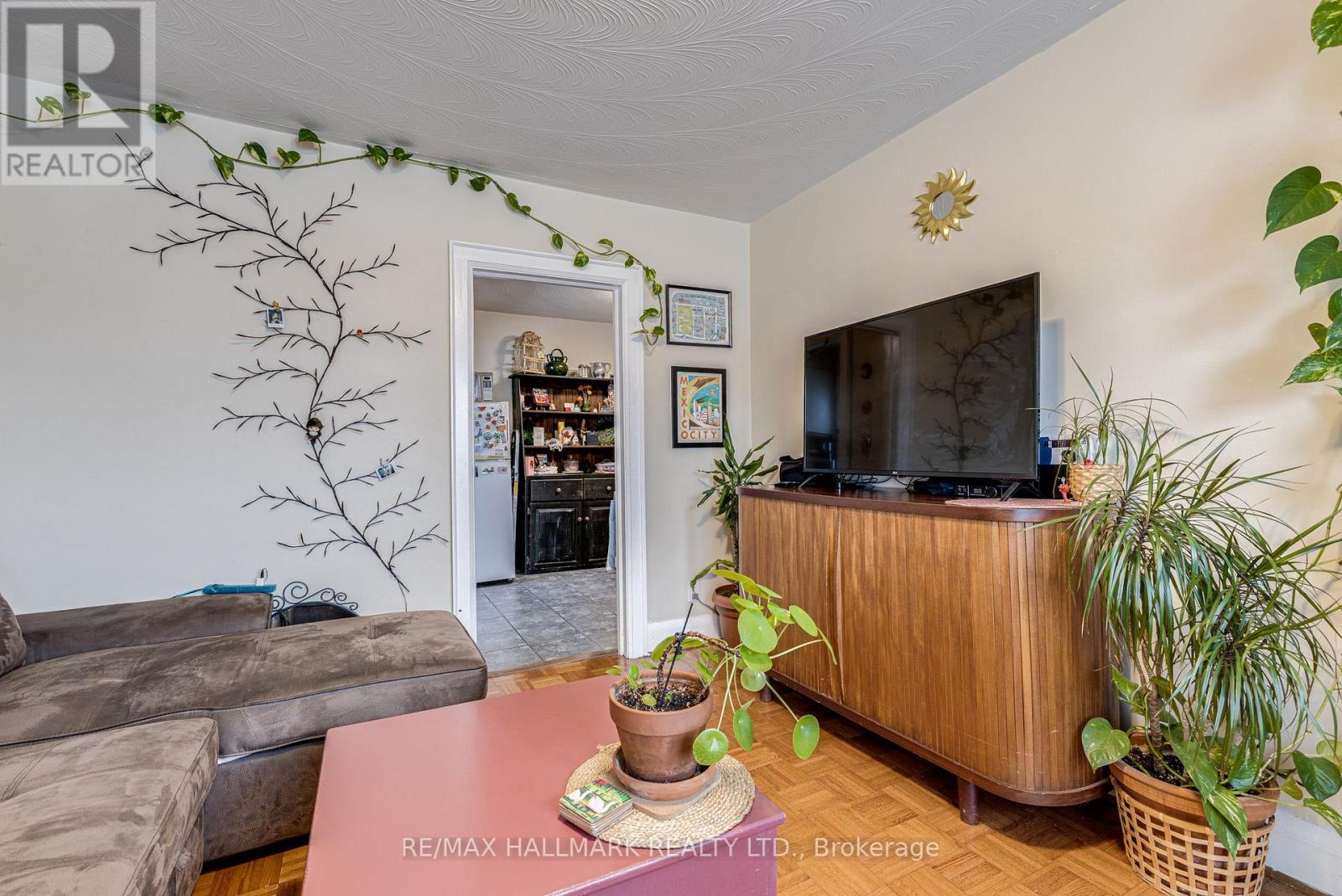 327 Vaughan Road, Toronto (Humewood-Cedarvale), Ontario  M6C 2N5 - Photo 4 - C12191697