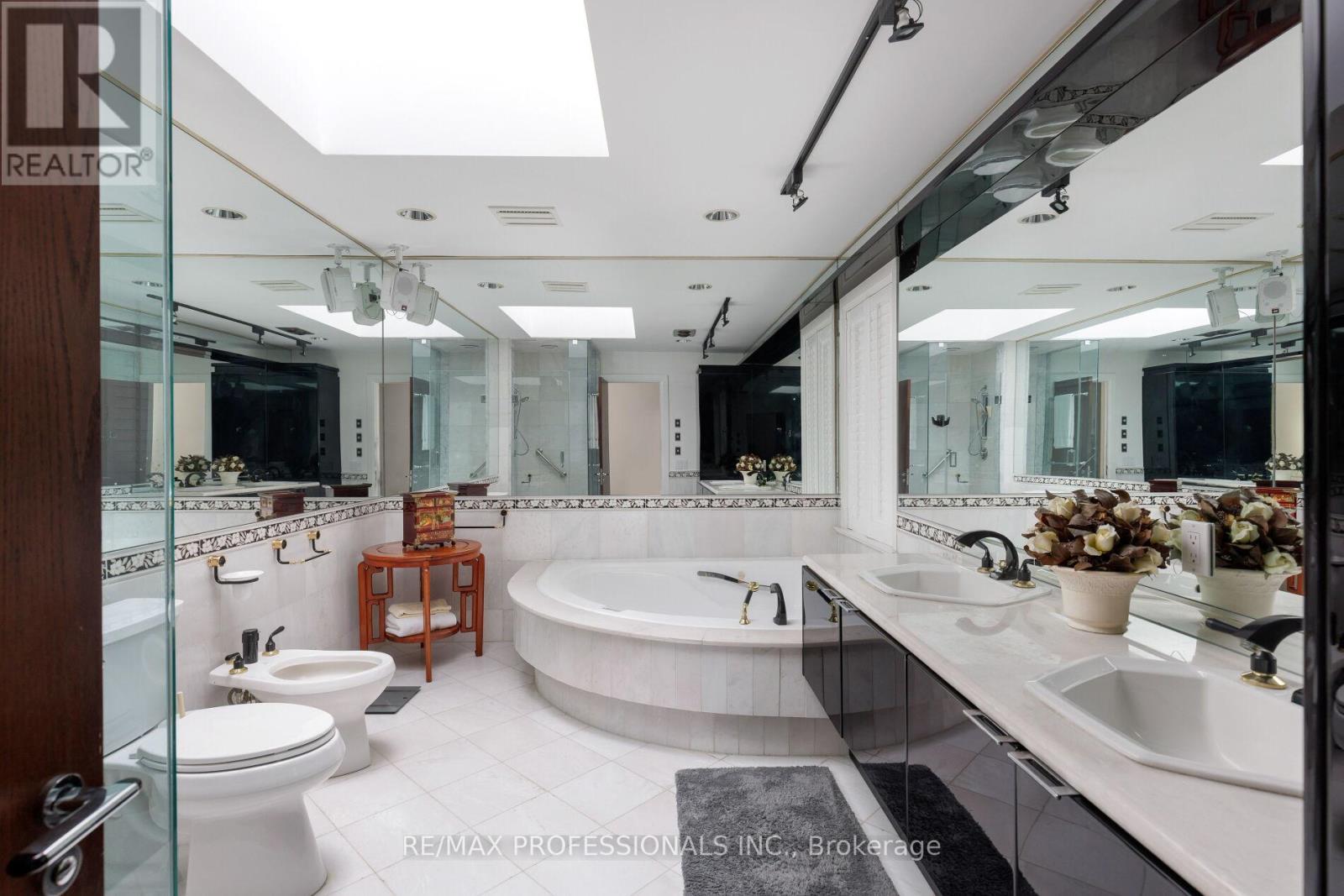 6a Edenbrook Hill, Toronto (Edenbridge-Humber Valley), Ontario  M9A 3Z6 - Photo 20 - W12098793