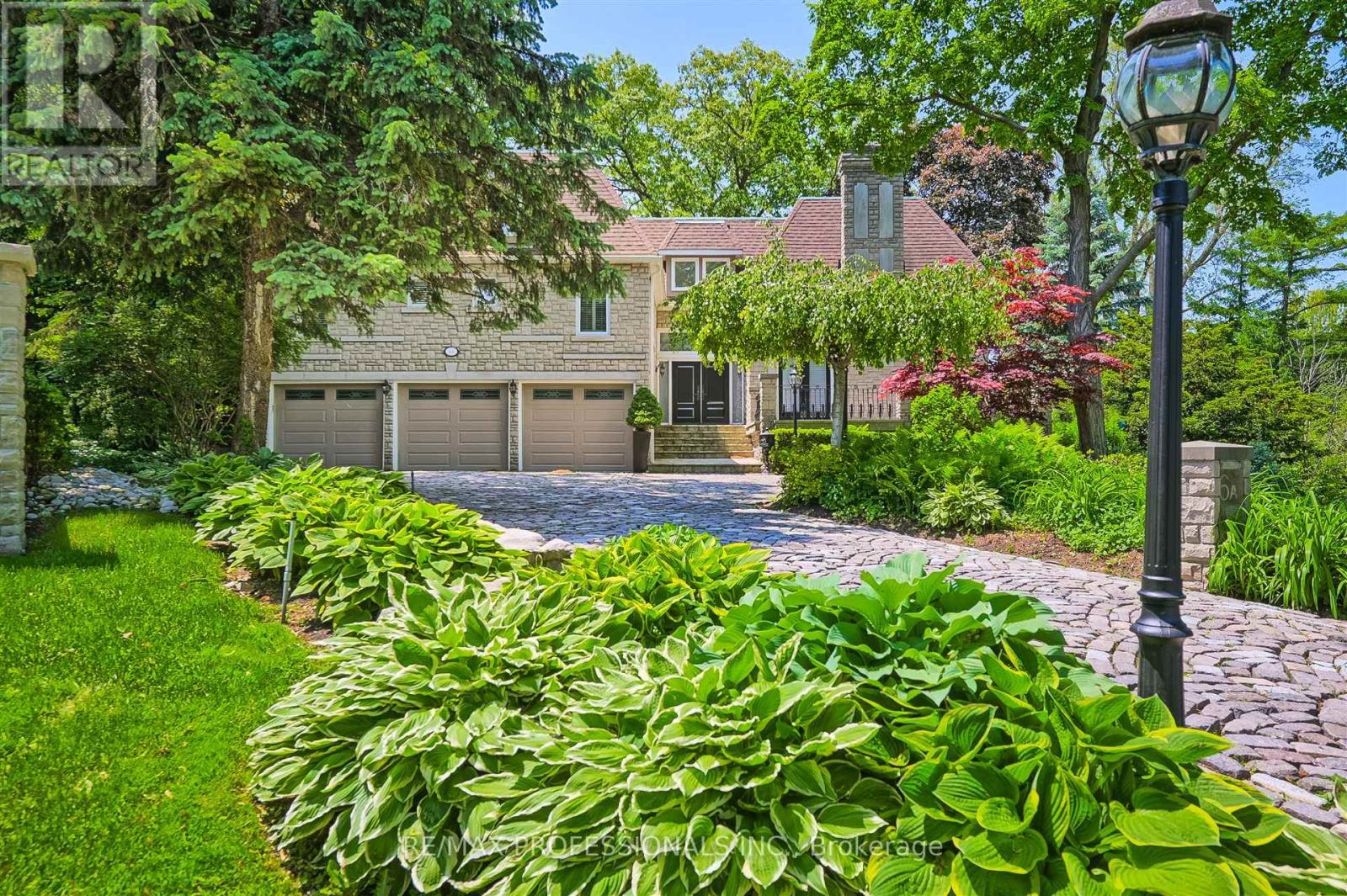 6a Edenbrook Hill, Toronto (Edenbridge-Humber Valley), Ontario  M9A 3Z6 - Photo 2 - W12098793