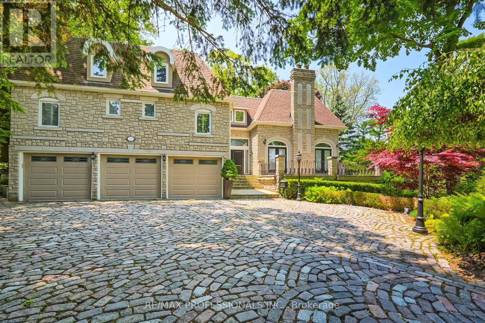 6a Edenbrook Hill, Toronto, Ontario  M9A 3Z6 - Photo 1 - W12098793