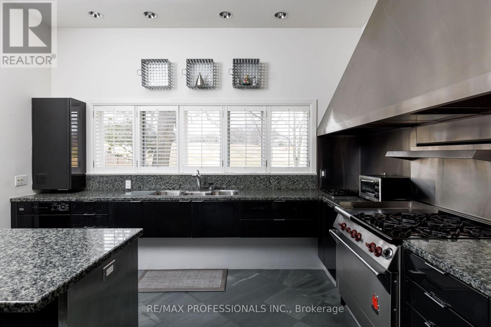 6a Edenbrook Hill, Toronto, Ontario  M9A 3Z6 - Photo 15 - W12098793