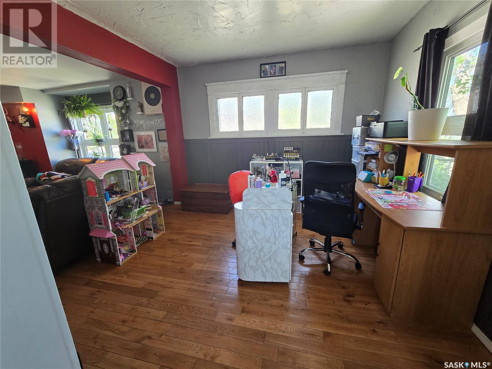 118 9th Street, Weyburn, Saskatchewan  S4H 1E7 - Photo 9 - SK007524