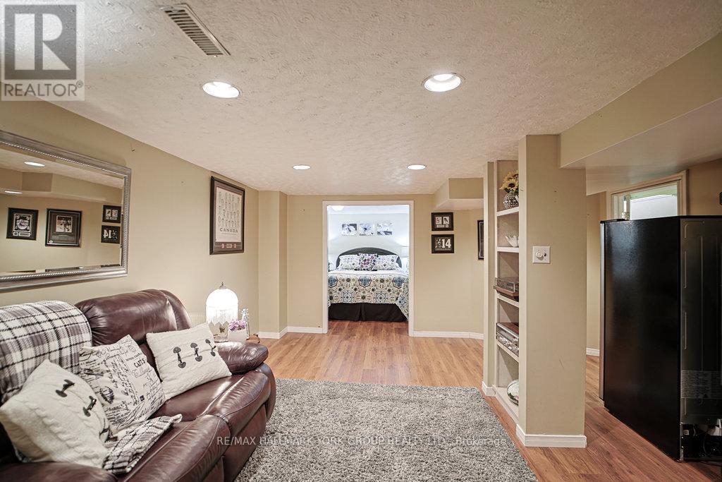 659 Gibson Court, Newmarket (Huron Heights-Leslie Valley), Ontario  L3Y 4Z5 - Photo 24 - N12191743