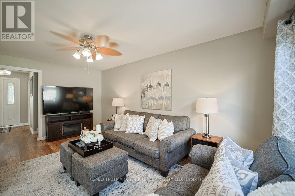 659 Gibson Court, Newmarket (Huron Heights-Leslie Valley), Ontario  L3Y 4Z5 - Photo 4 - N12191743
