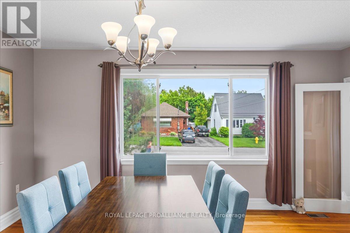 8 Carmen Avenue, Belleville, Ontario  K8P 3A5 - Photo 8 - X12191825