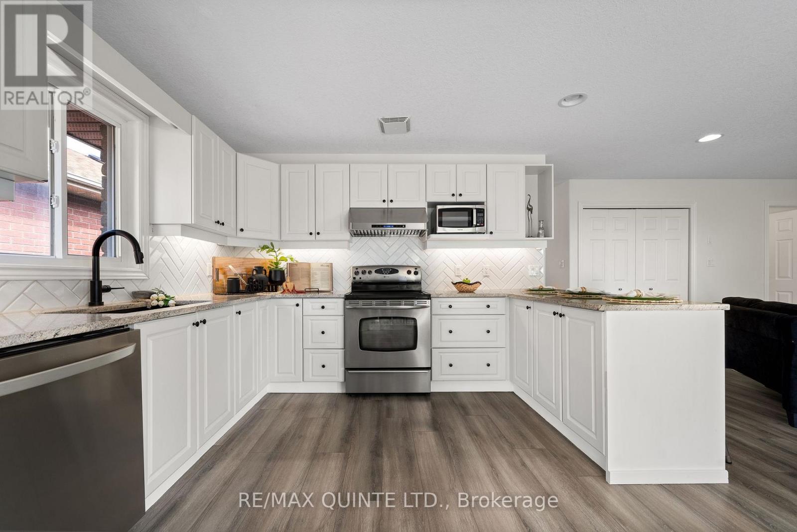 29 Northview Lane, Quinte West, Ontario  K8V 6X6 - Photo 14 - X12191932