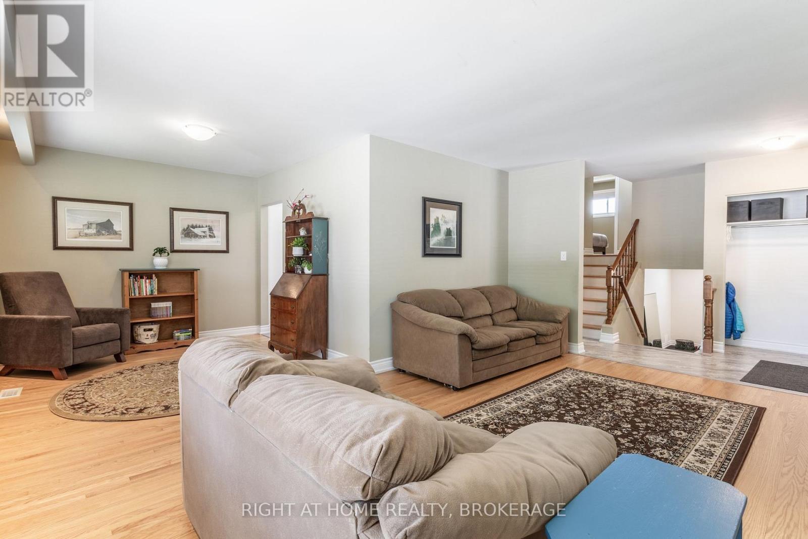 26 Nova Drive, Hamilton, Ontario  L8T 2P3 - Photo 10 - X12189565