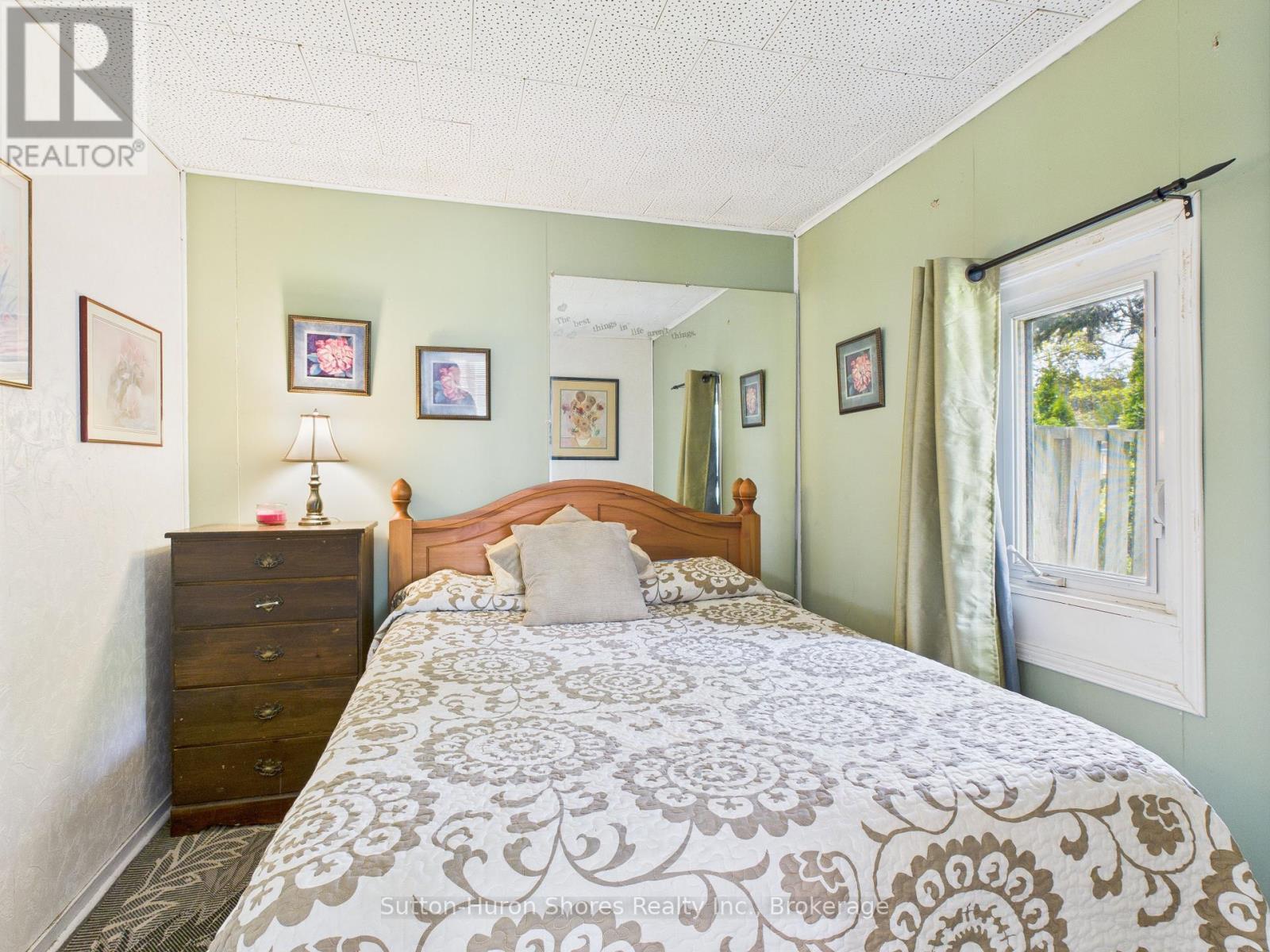 34 Huron Street S, Saugeen Shores, Ontario  N0H 2L0 - Photo 32 - X12191891