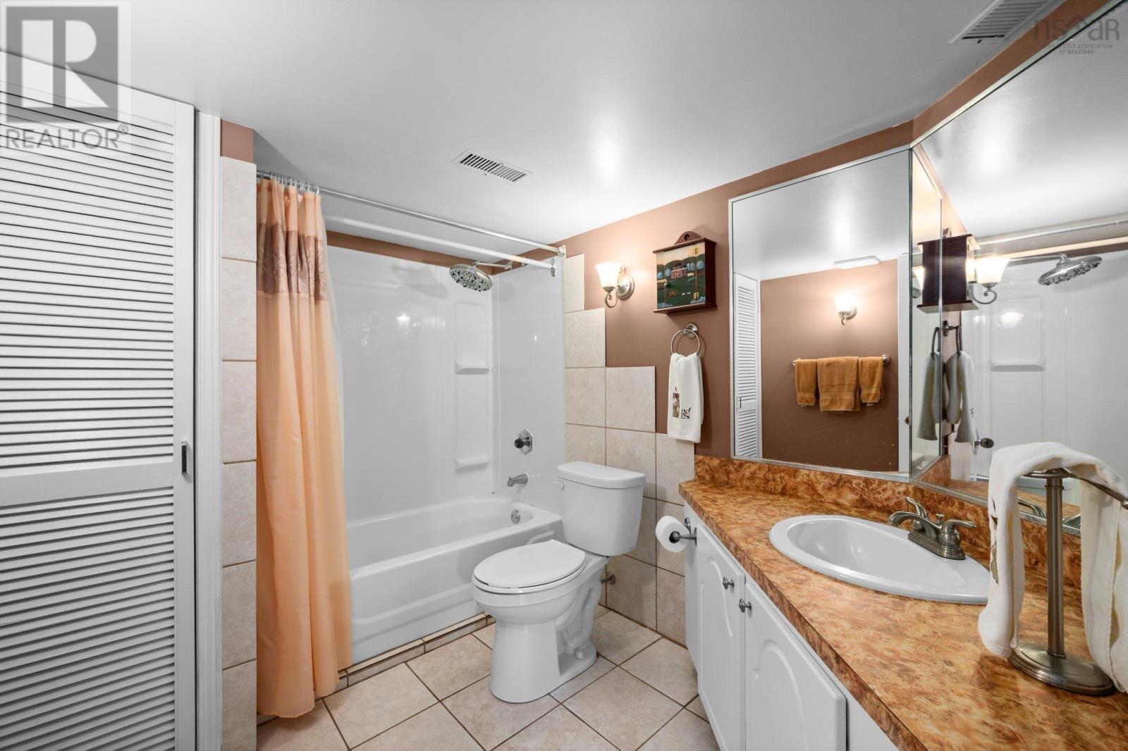 28 Macneil Drive, Bridgewater, Nova Scotia  B4V 3Y8 - Photo 35 - 202513232