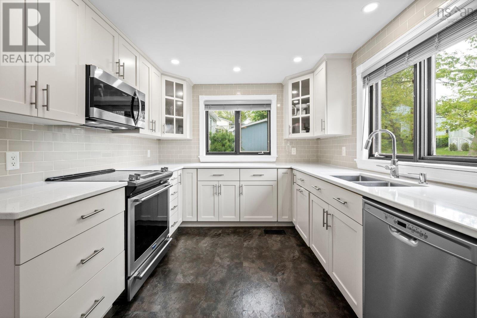 Property at 28 MacNeil Drive image 5